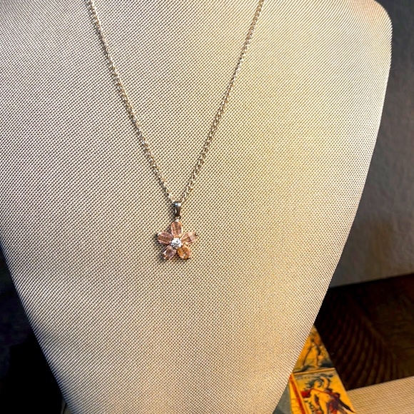 tenovus Other - Adorable pink pedal flower necklace w rhinestone center stone! So cute!